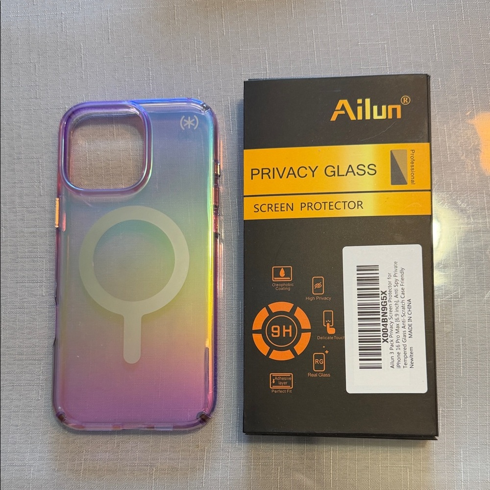 iPhone 16 Pro Max Ailun Privacy Glass 3 Pack with Speck Gradient Case